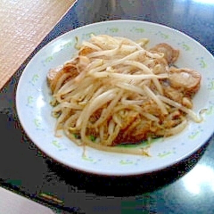 もやしとベビーホタテのバター醤油炒め